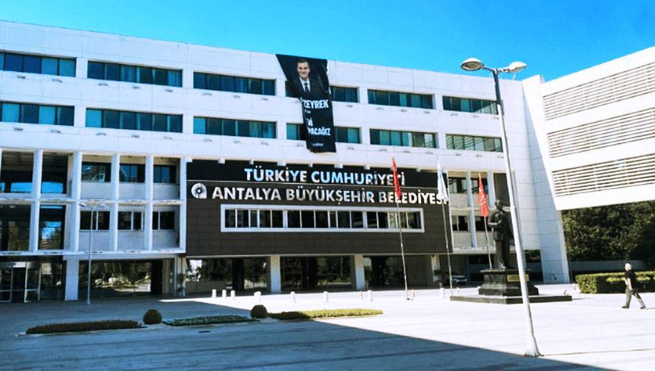 Antalya Büyükşehir Belediyesi’ne rüşvet operasyonu: 17 gözaltı