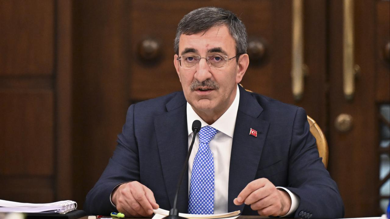 Yılmaz: Riskli bölgelerde demiryolu seferleri geçici olarak durdurulacak