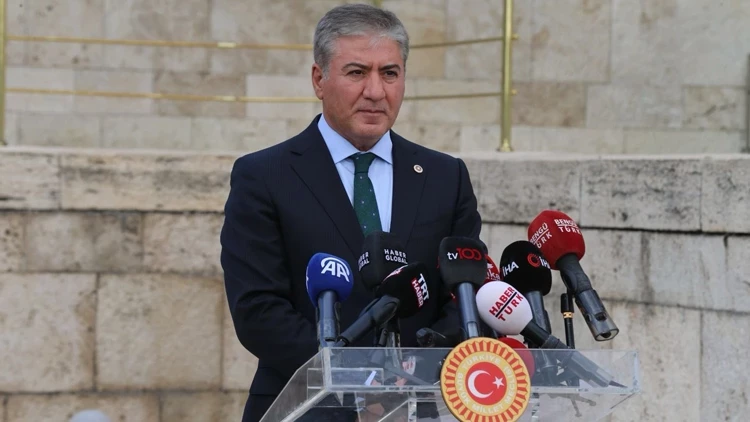 CHP’nin 22. Olağanüstü Kurultayı başladı: Divan Başkanlığına Murat Emir seçildi