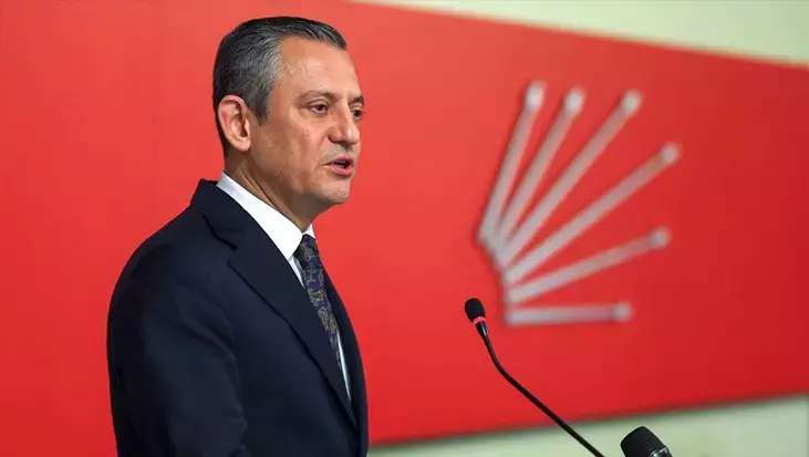 Özgür Özel yeniden CHP Genel Başkanı seçildi