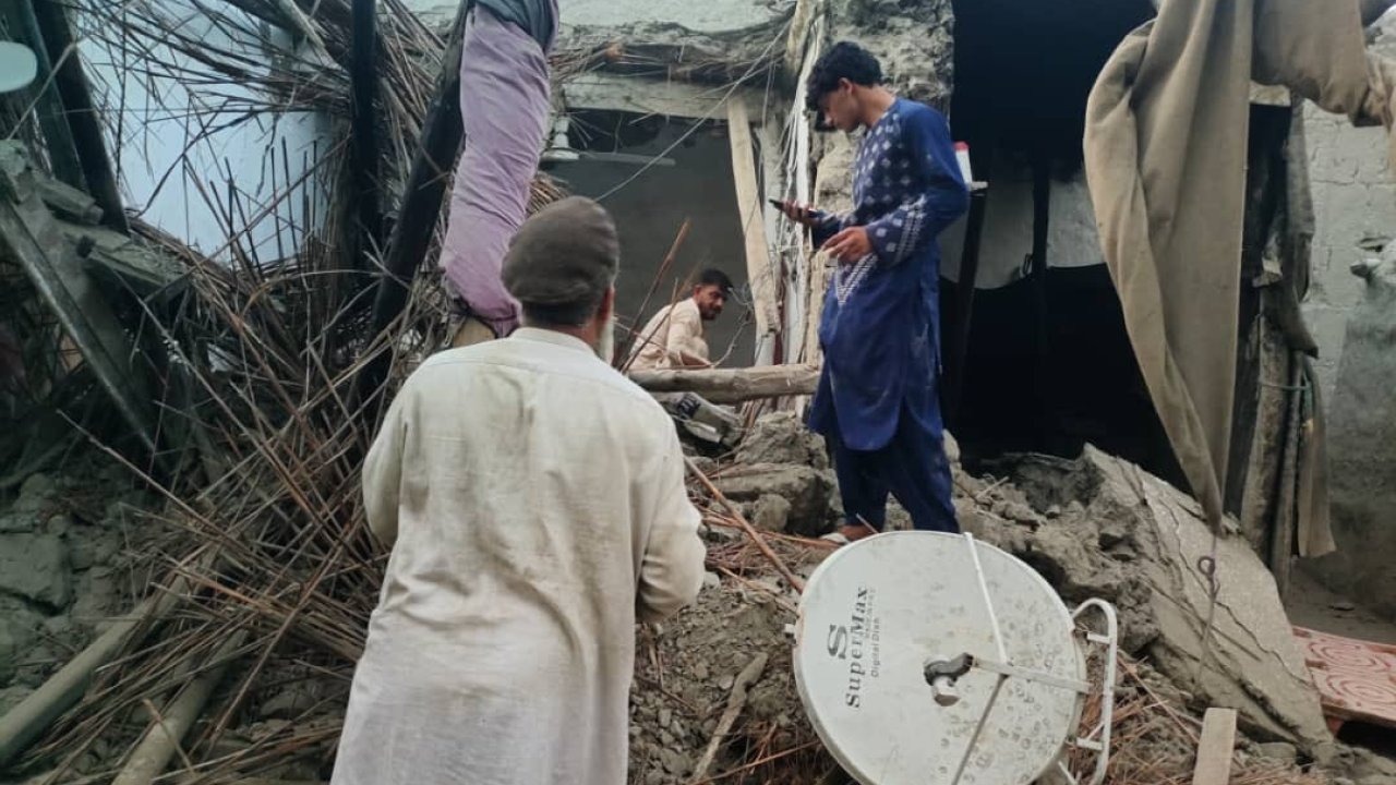 Afganistan’da deprem: en az  250 ölü