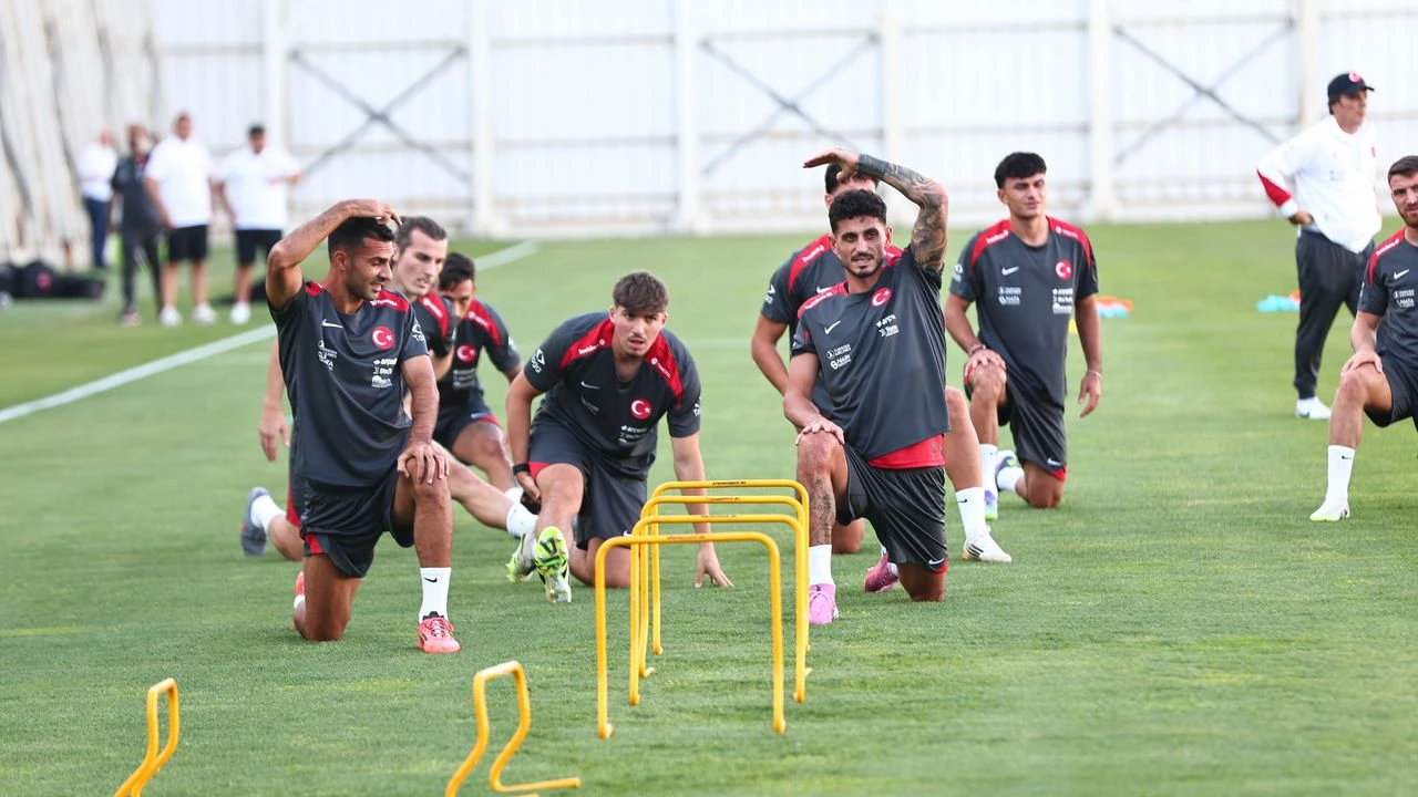 Ay-Yıldızlılar, İspanya Karşılaşmasının Hazırlıklarına Başladı