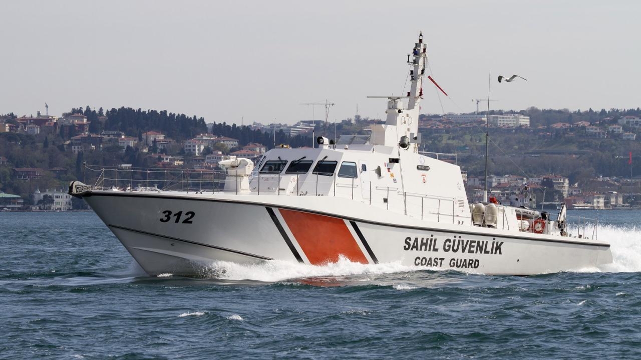 Sahil Güvenlik ekipleri 8 ayda 5 bin 423 kişiyi kurtardı