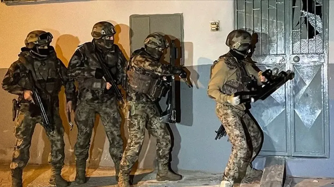 Silahlı paylaşım yapan 23 şüpheli yakalandı