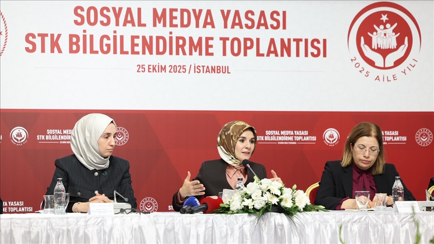 Bakan Göktaş, sosyal medya düzenlemesi için STK temsilcileriyle bir araya geldi