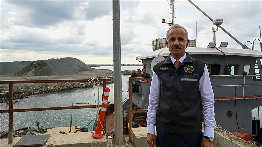 Bakan Uraloğlu, İyidere Lojistik Limanı’nı yerinde inceledi