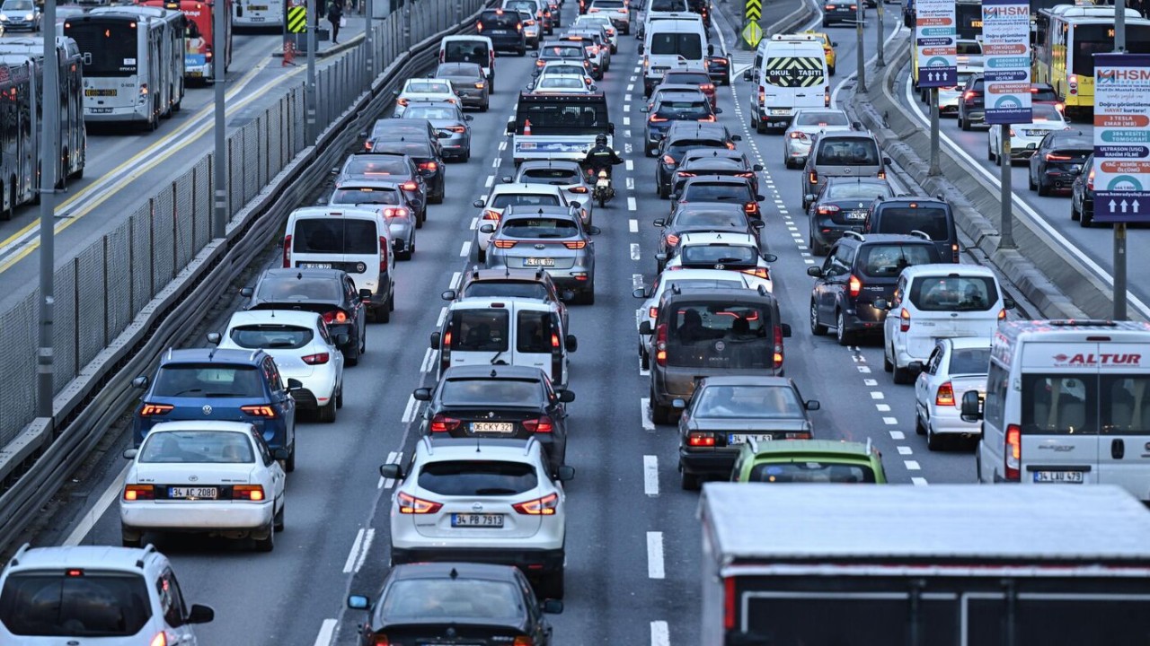 Motorlu taşıtlar 2024’te 383 milyar kilometre yol katetti