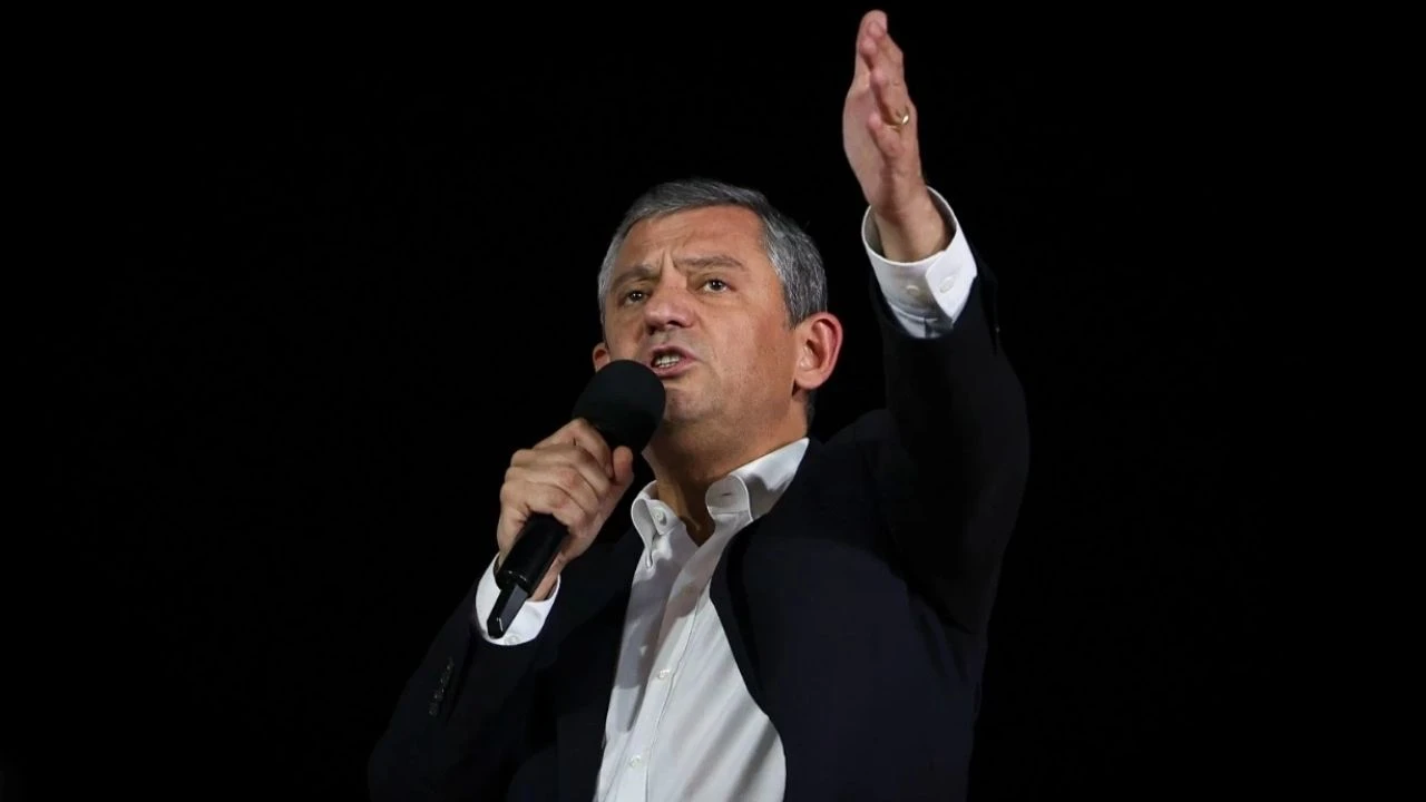 Özgür Özel: “Pijamalı; kumandayı bırak, mücadeleye koş”