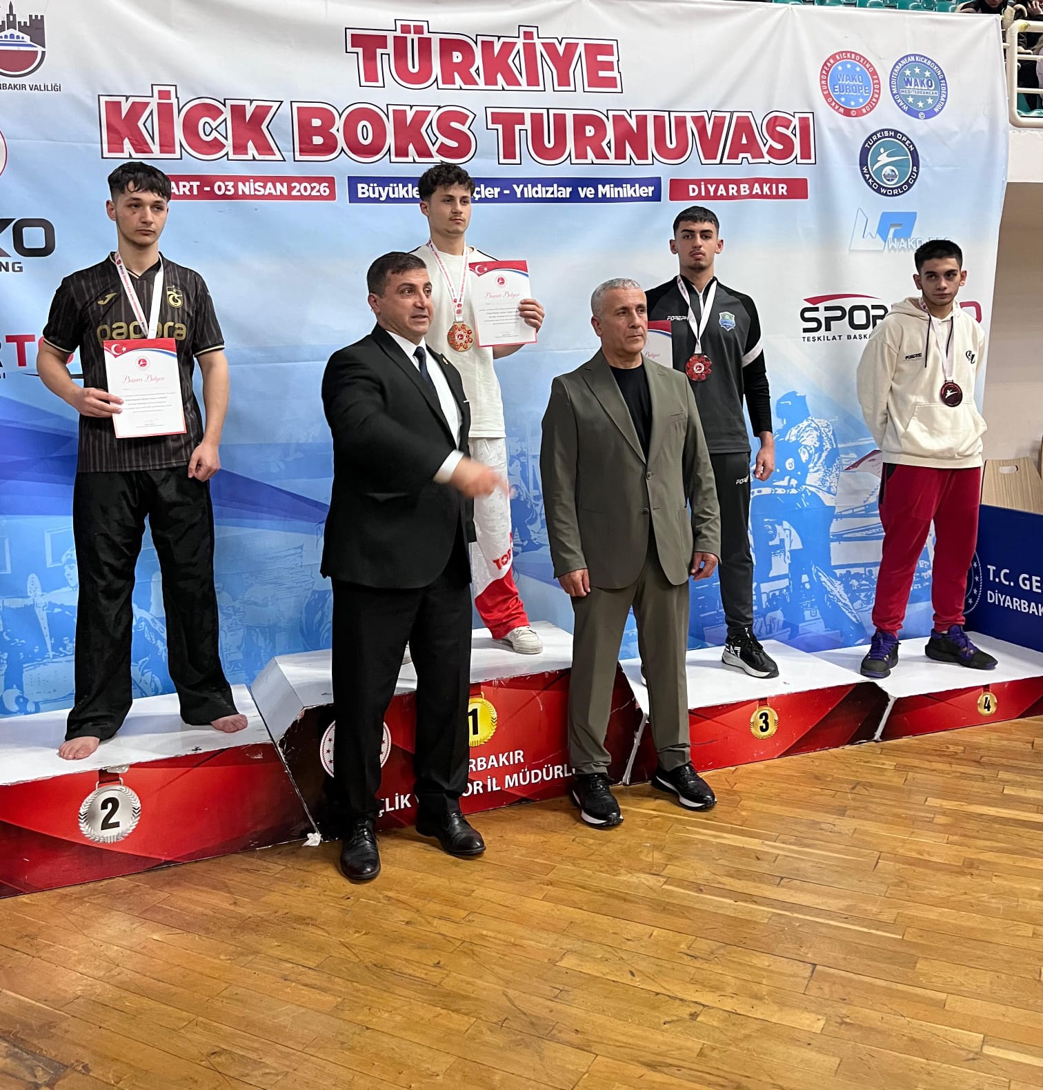 Çayırovalı sporcular, o turnuvadan 2 madalyayla döndü