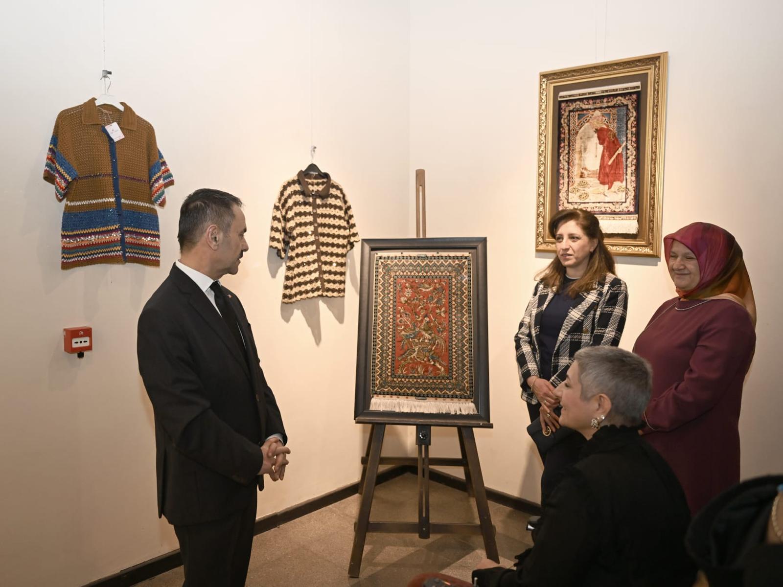 Yaşayan İnsan Hazineleri Hereke İpek Halısı ve Örgü Sergisi Açılışı, Aktaş Çiftinin Katılımlarıyla Gerçekleştirildi