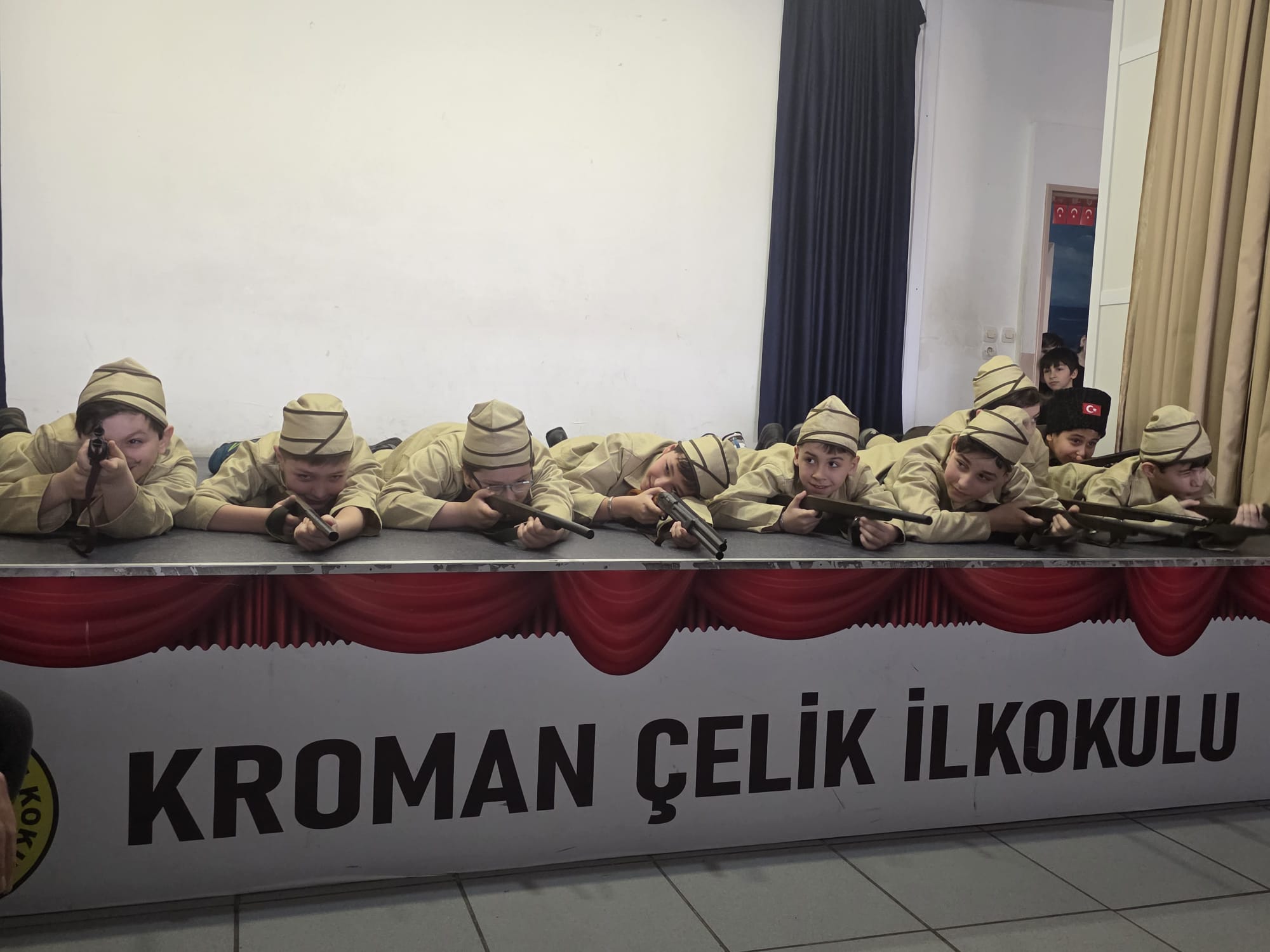 Çanakkale Ruhu Sahneye Taşındı: Minik Yüreklerden Büyük Destan