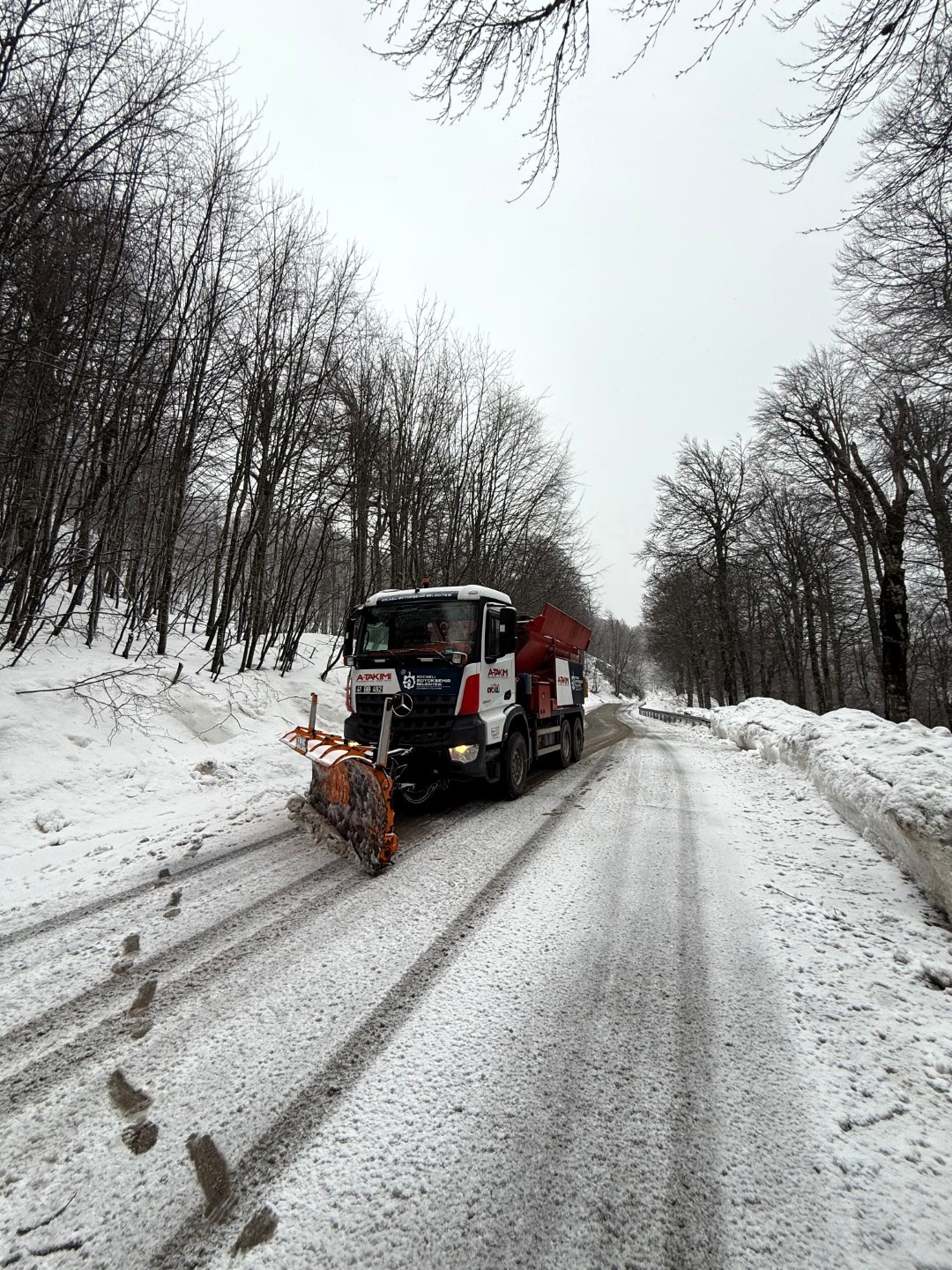 Nisan öncesi Kartepe’de kar sürprizi