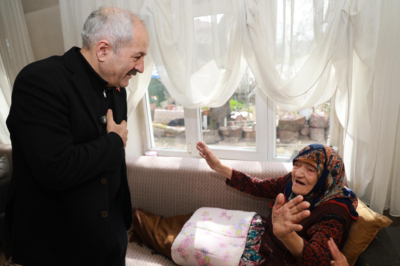 Başkan Büyükgöz’den 100 Yaşındaki Hesna Karaca Teyzeye Ziyaret