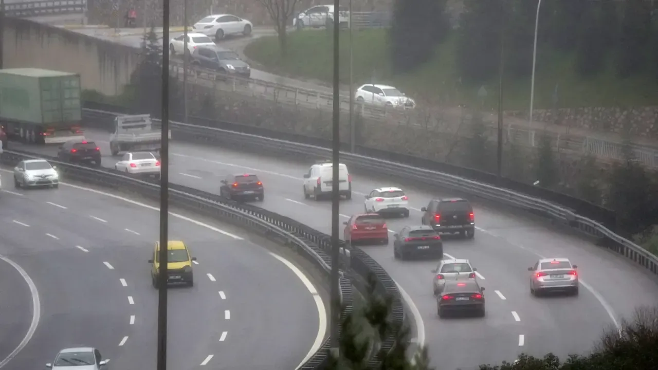 Bayram yolculuğu başladı: TEM’in Kocaeli geçişinde yoğunluk artıyor