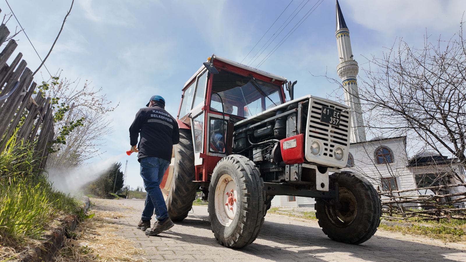 Kandıra’da Ot Biçme ve İlaçlama Seferberliği