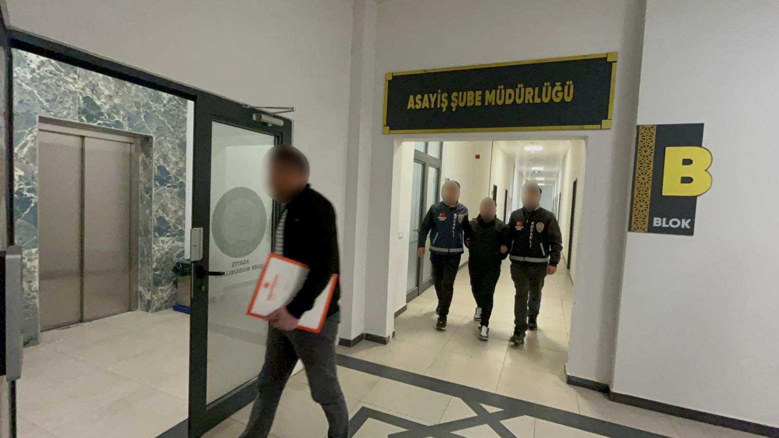 Kocaeli’de çaldığı araçla Manisa’ya kaçıp sahte kimlikle otelde konakladı