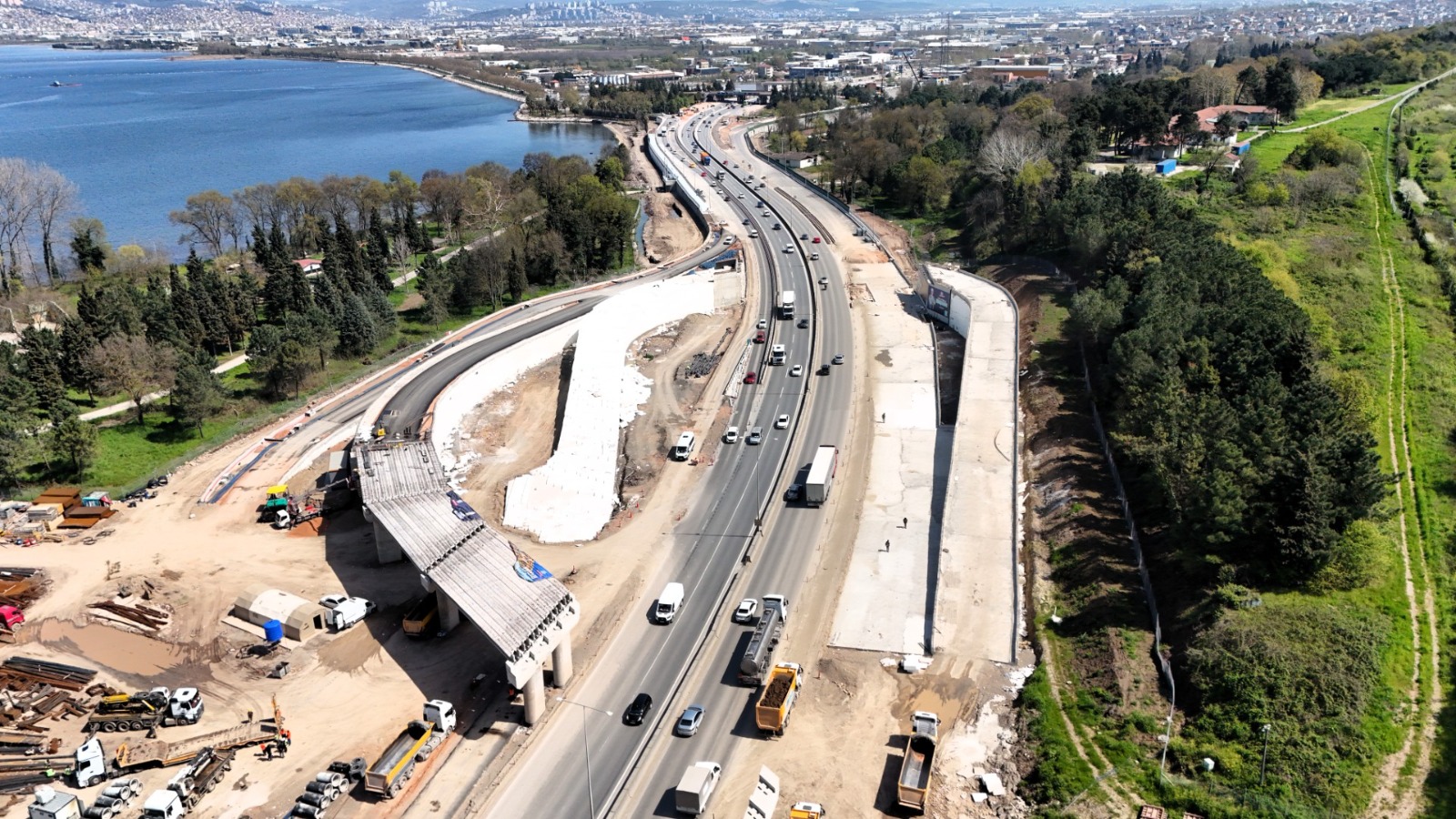 İzmit sahil bağlantı kolu trafiğe kapatılıyor