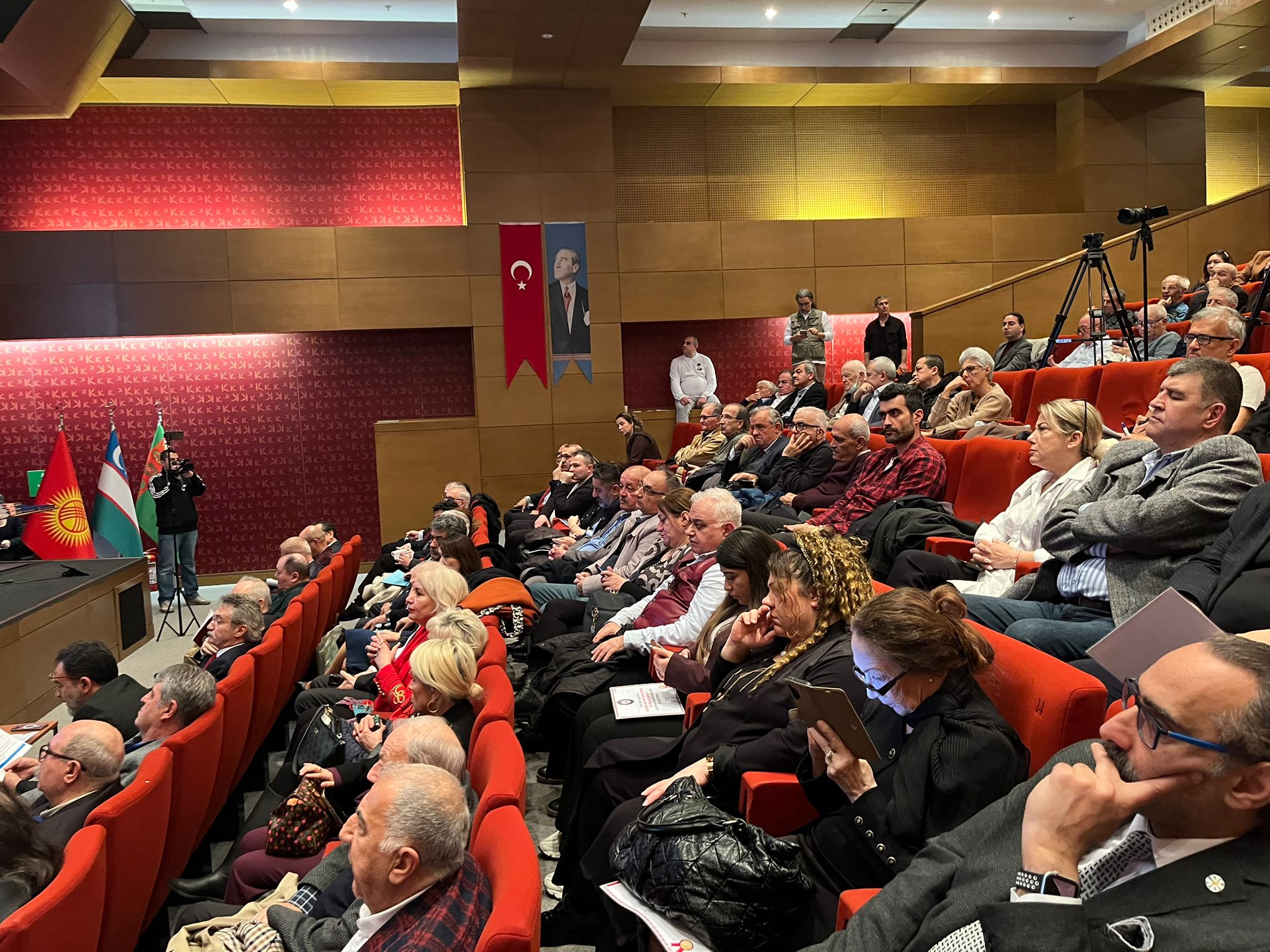 Türk Tarihi Çalıştayı İstanbul’da Yoğun Katılımla Gerçekleştirildi