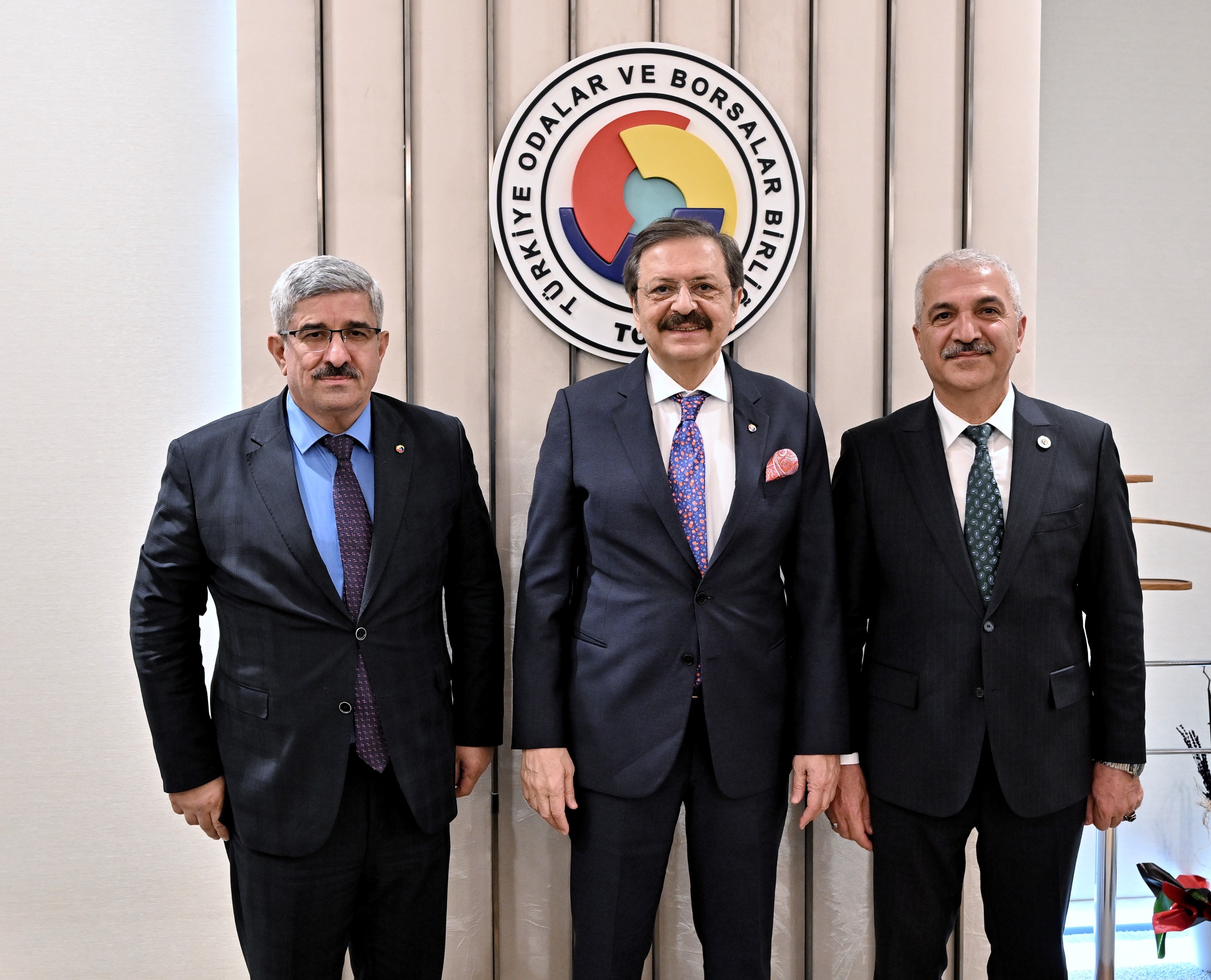 GEBZE TİCARET ODASI YÖNETİM KURULU BAŞKANI ASLANTAŞ, TOBB BAŞKANI HİSARCIKLIOĞLU İLE BİR ARAYA GELDİ